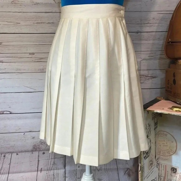 FAB Vintage CreamPleated High Waisted Skirt - Picture 2 of 10